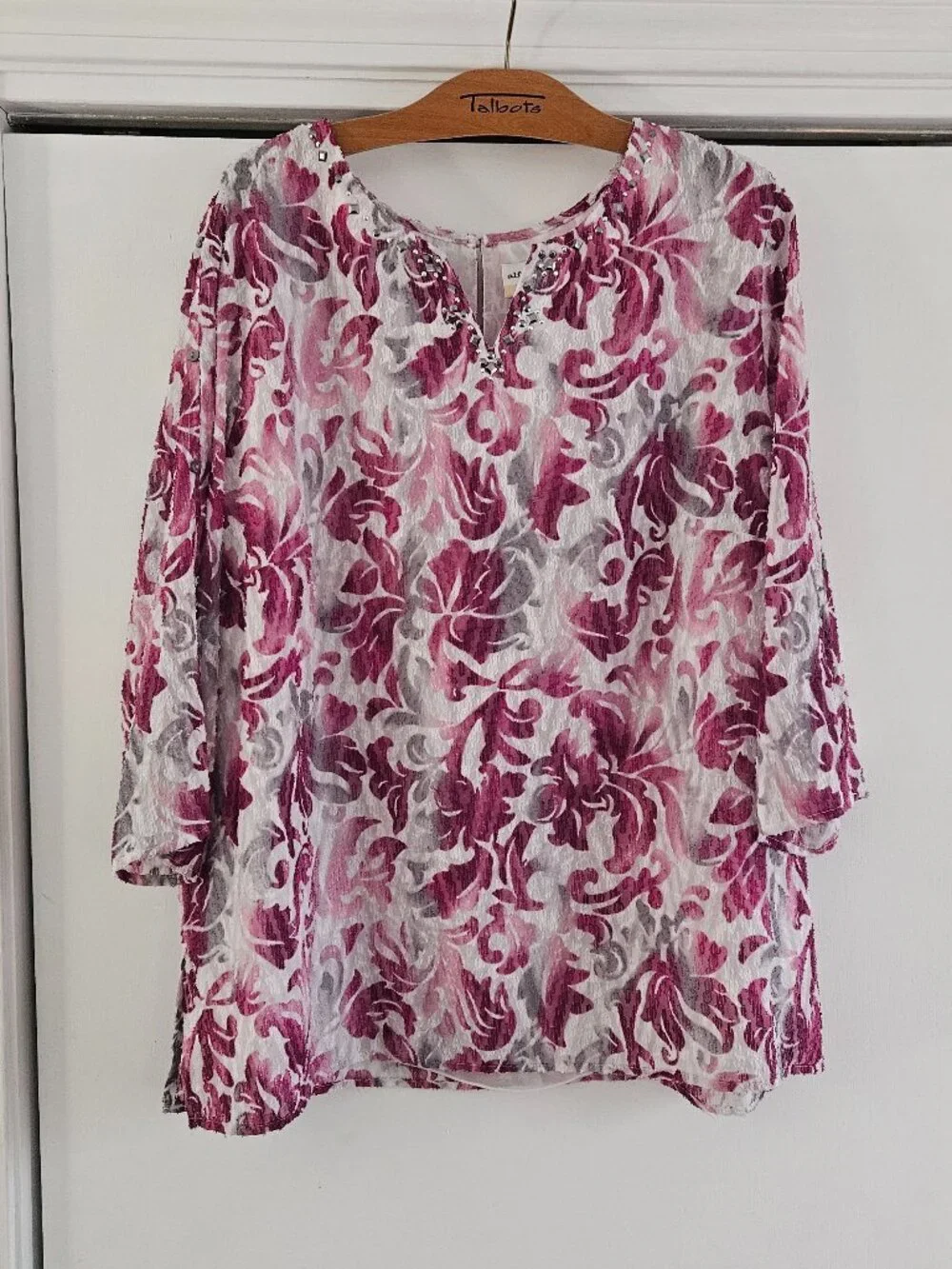 Alfred Dunner Veneto Valley Pink Gray White Floral Embellished Vneck 18W Blouse